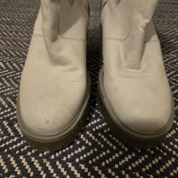 Free People Chunky Chelsea Ankle Boots in Light Beige and Taupe Trim - Picture 3 of 13